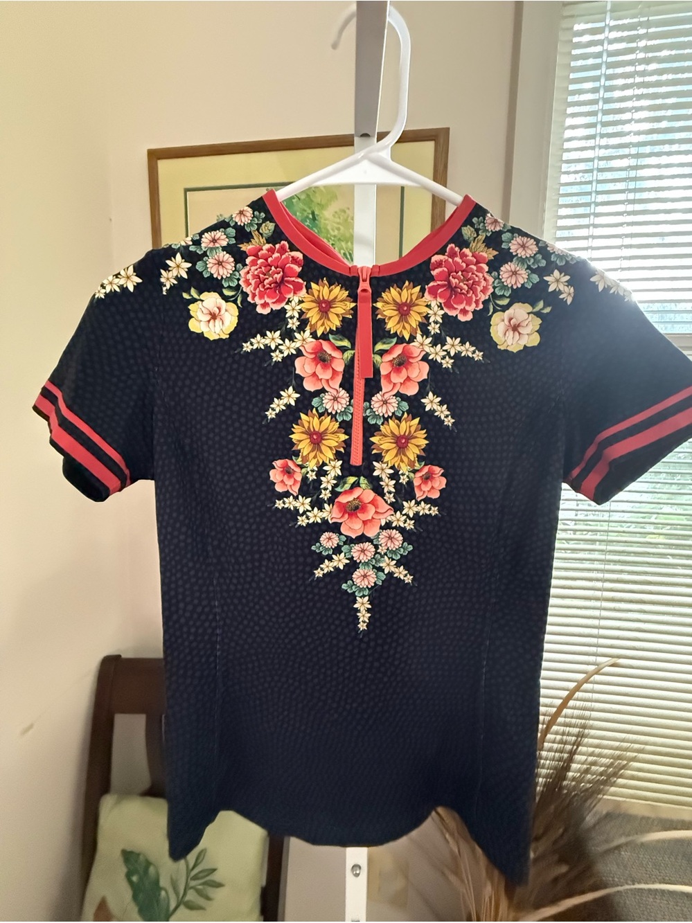 Johnny Was Short Sleeve Sporty Surf Shirt. NWT. Size XS